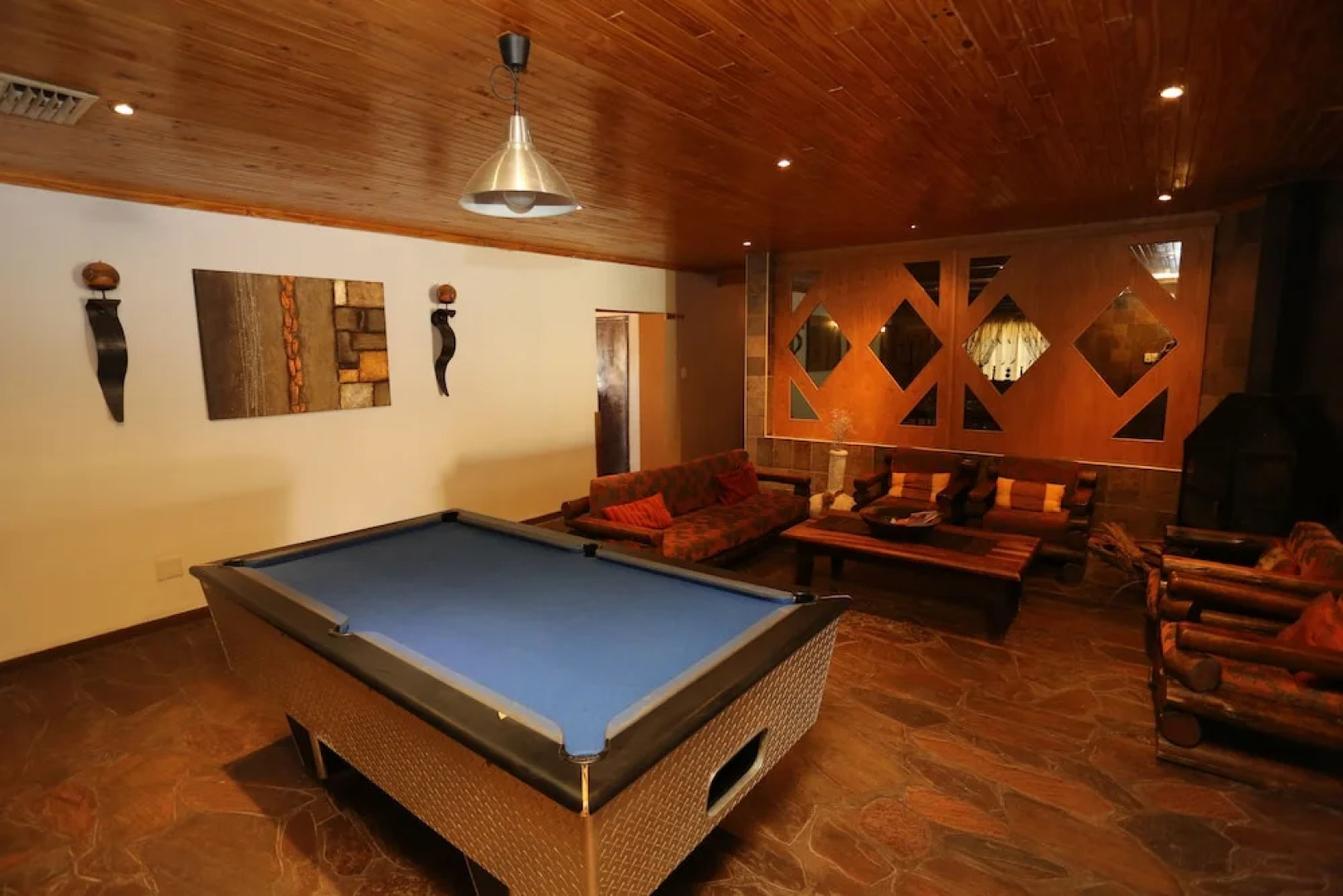 Stoney's Country Hotel