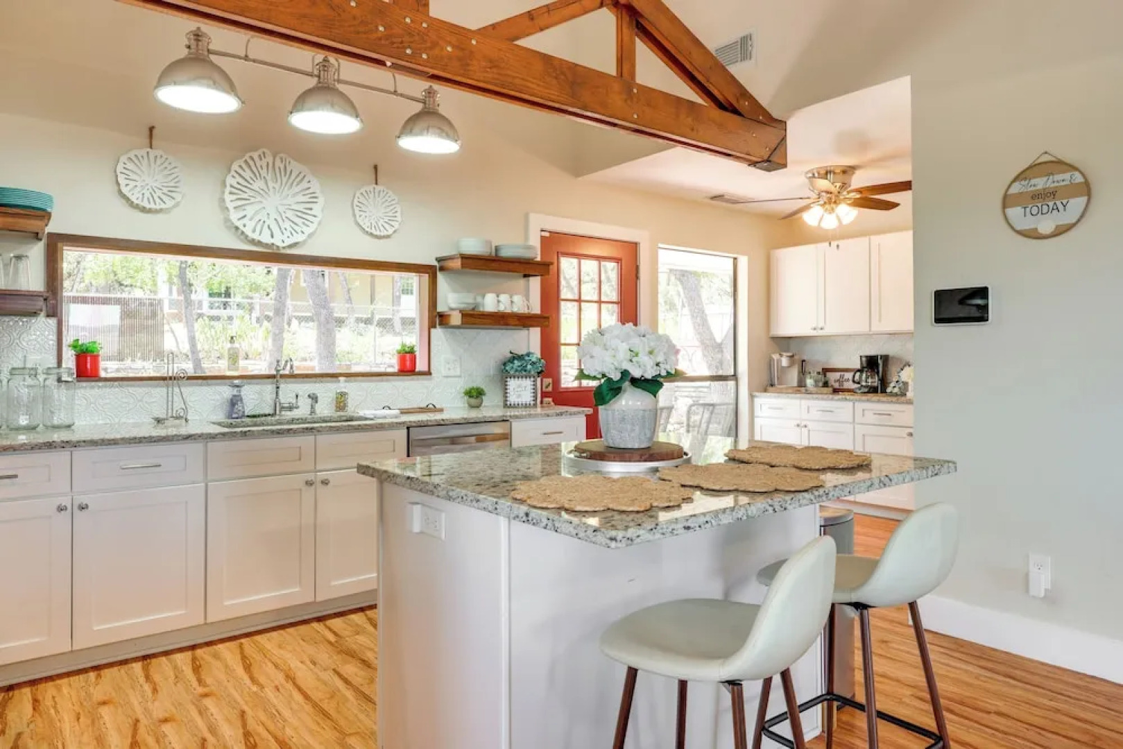 Canyon Lake Rental w/ Balcony & Lake Views