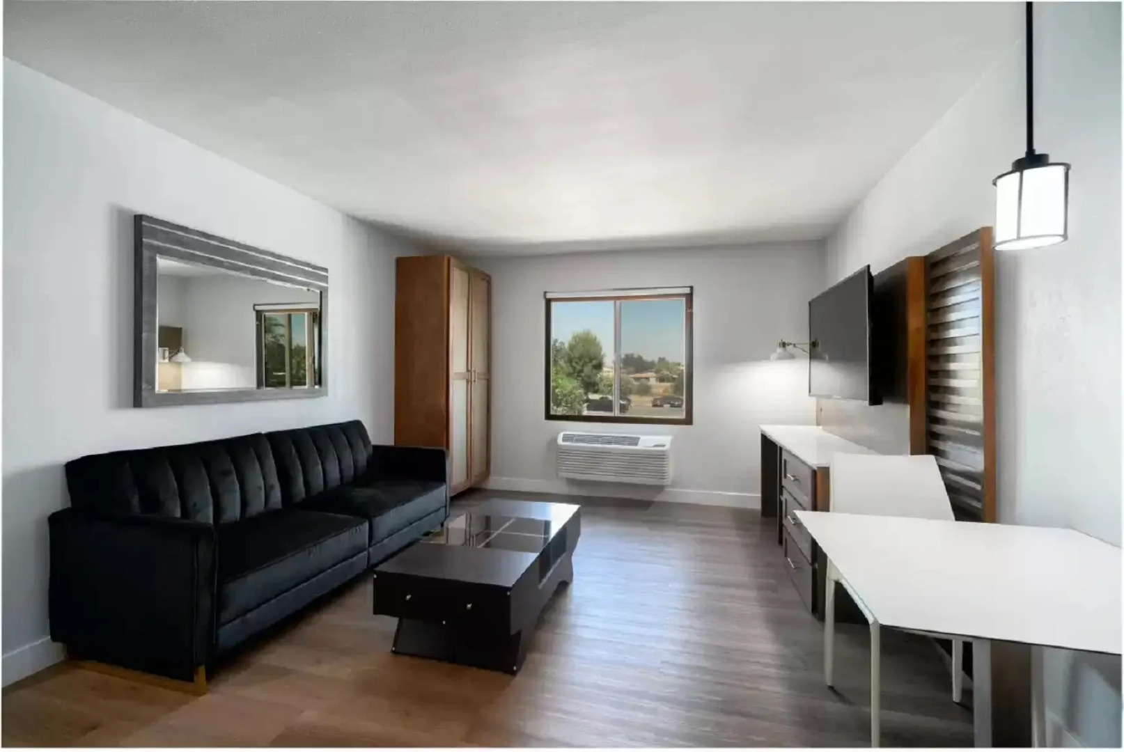 Homestay Suites - Studios & Spas