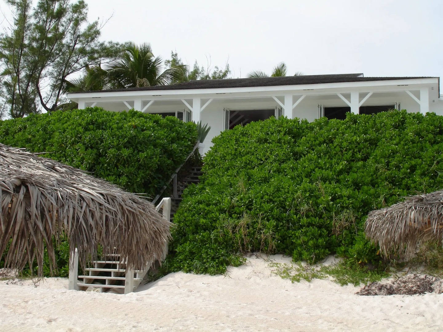 Coral Sands Inn & Cottages