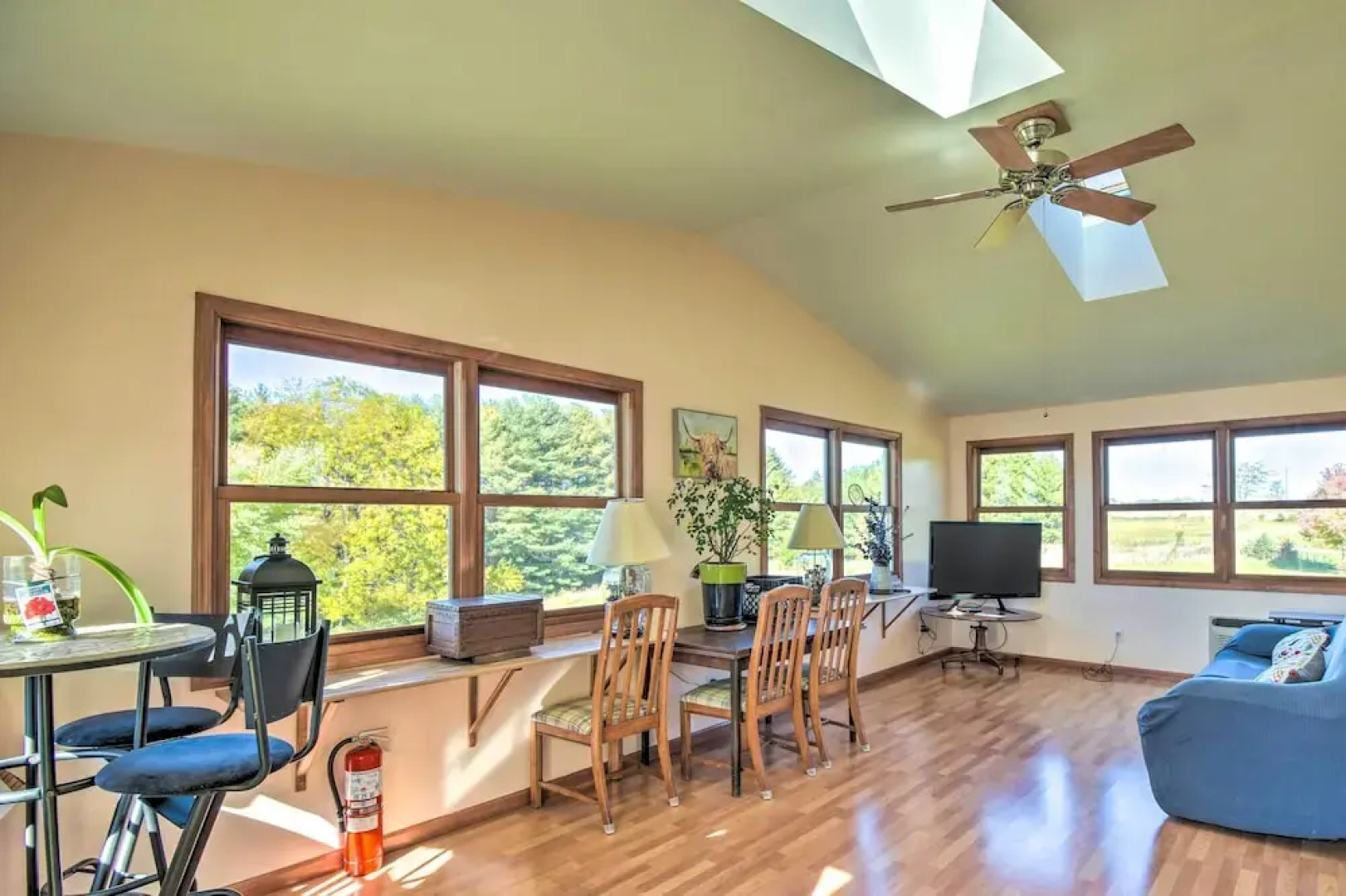 Chic Apple River Escape w/ Fire Pit!