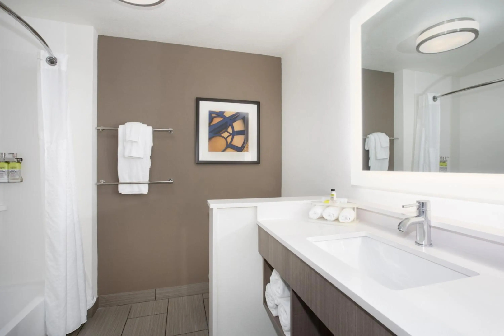 Holiday Inn Express & Suites Great Bend by IHG