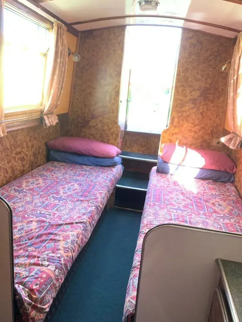 Stone - Boat - Sleeps 4 - Pet Friendly-85ws