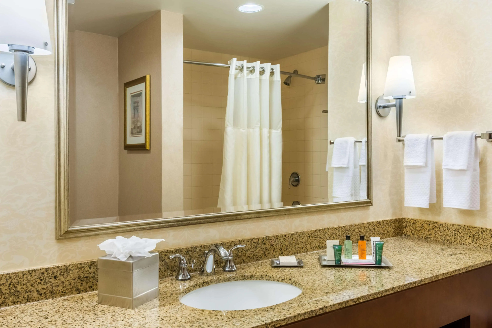 Hilton Indianapolis Hotel & Suites