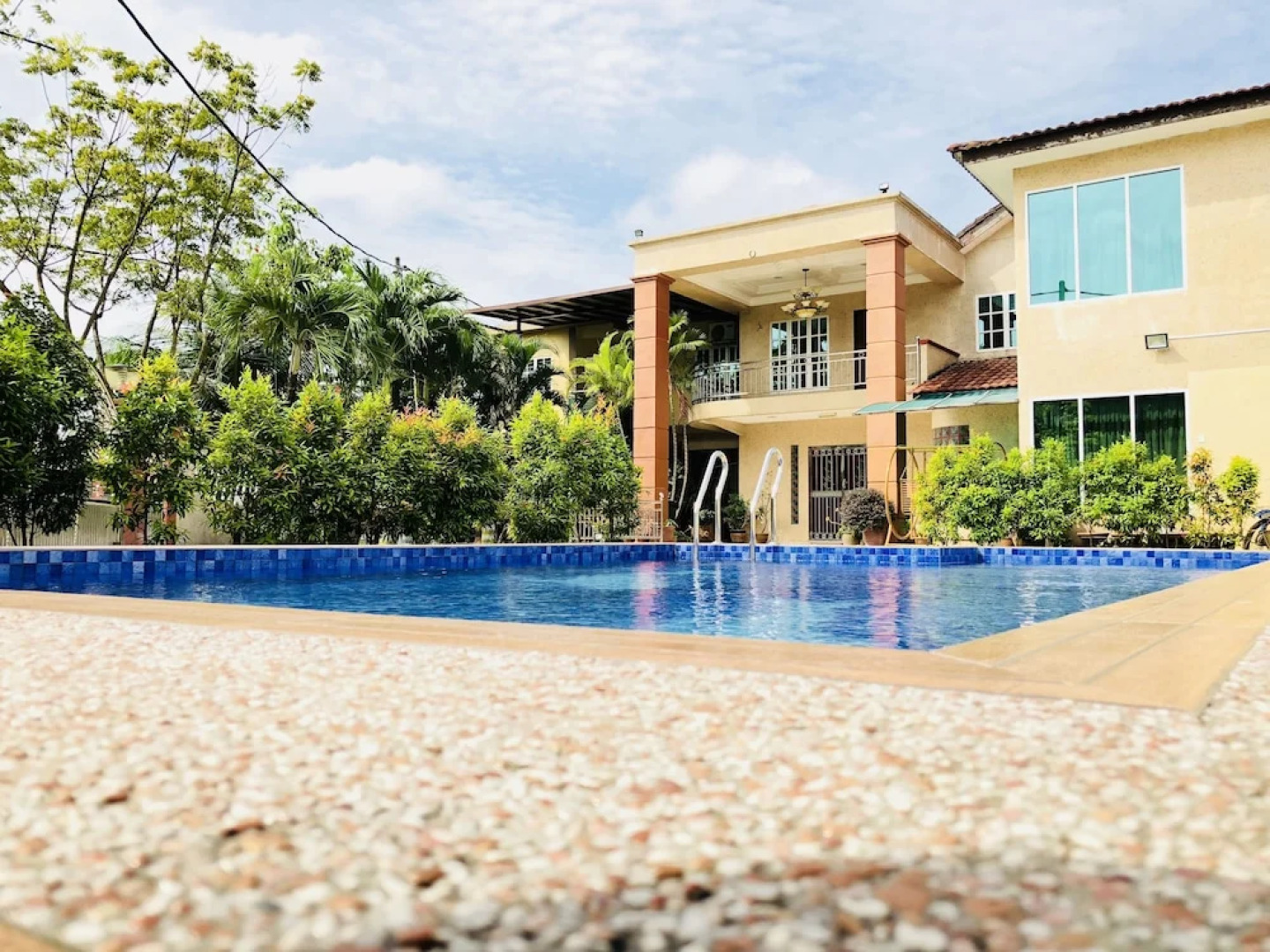 One 5 Residence Homestay