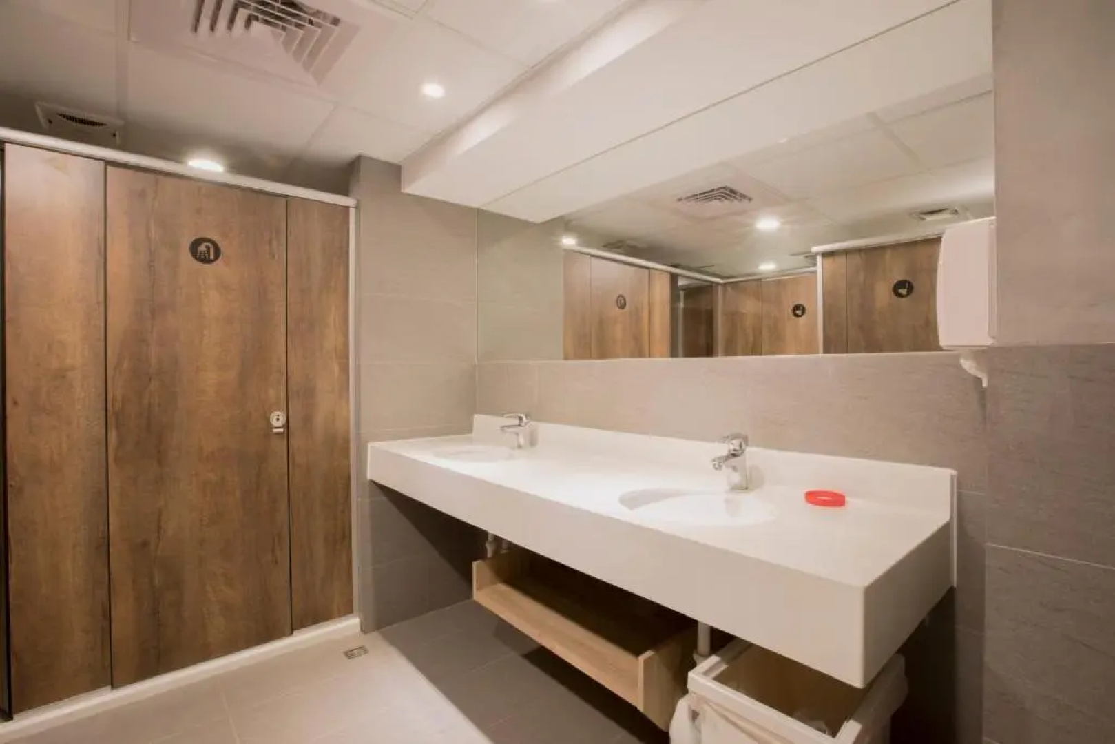 Single Inn - Kaohsiung Station