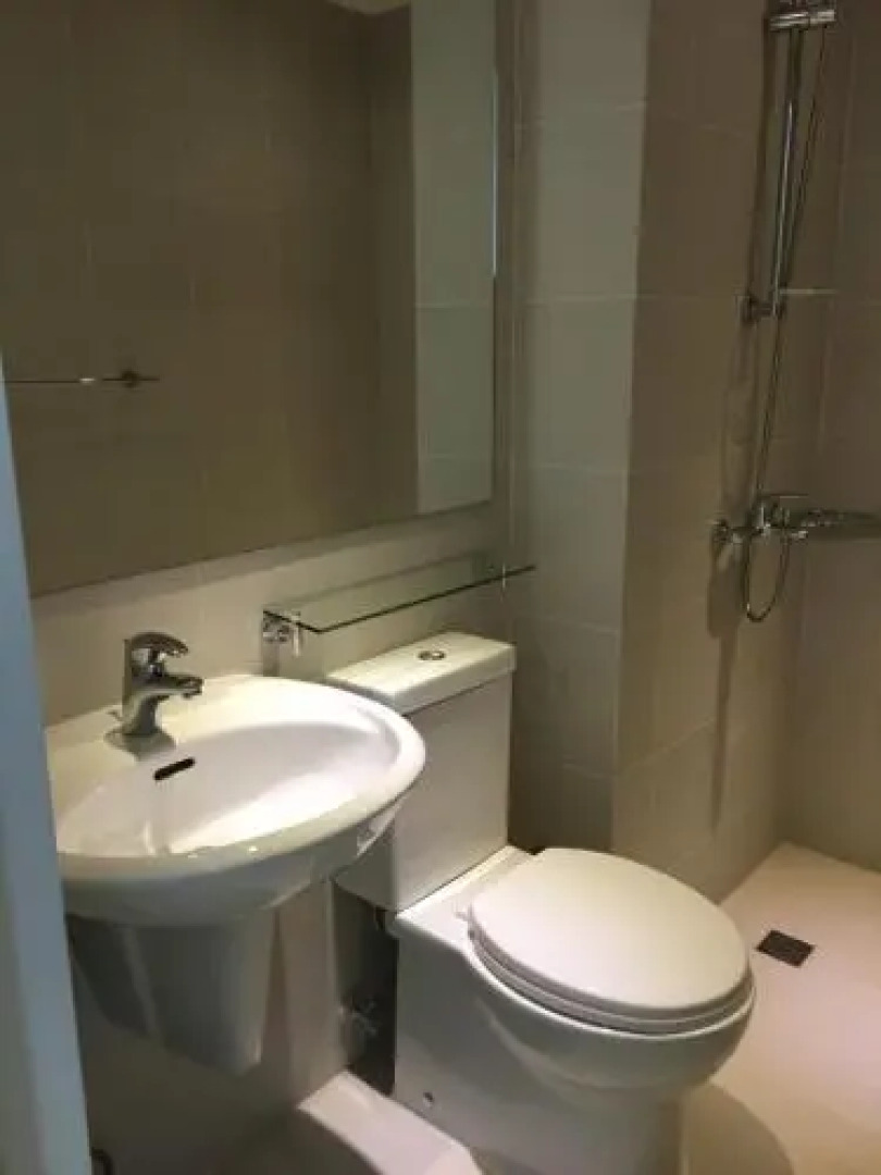 Cozy 1BR w/ Balcony at AZURE