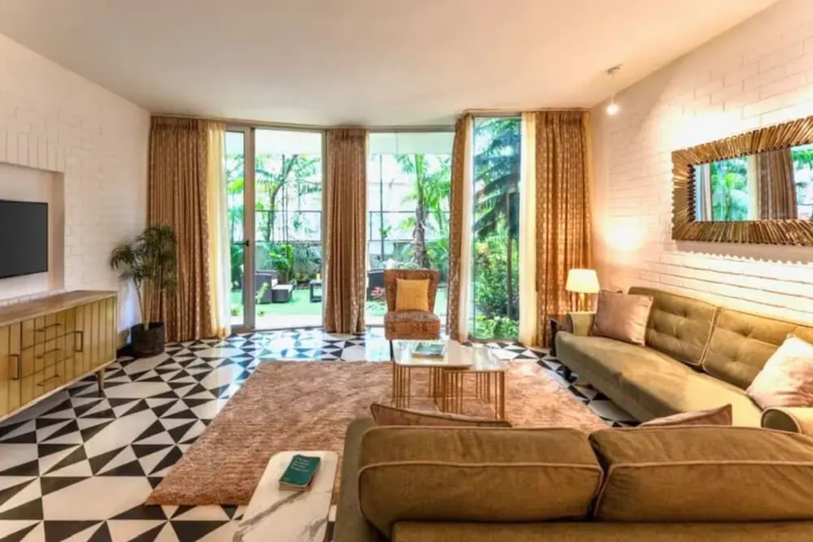 Modern Tropical 2bhk Near Beach Pool Garden