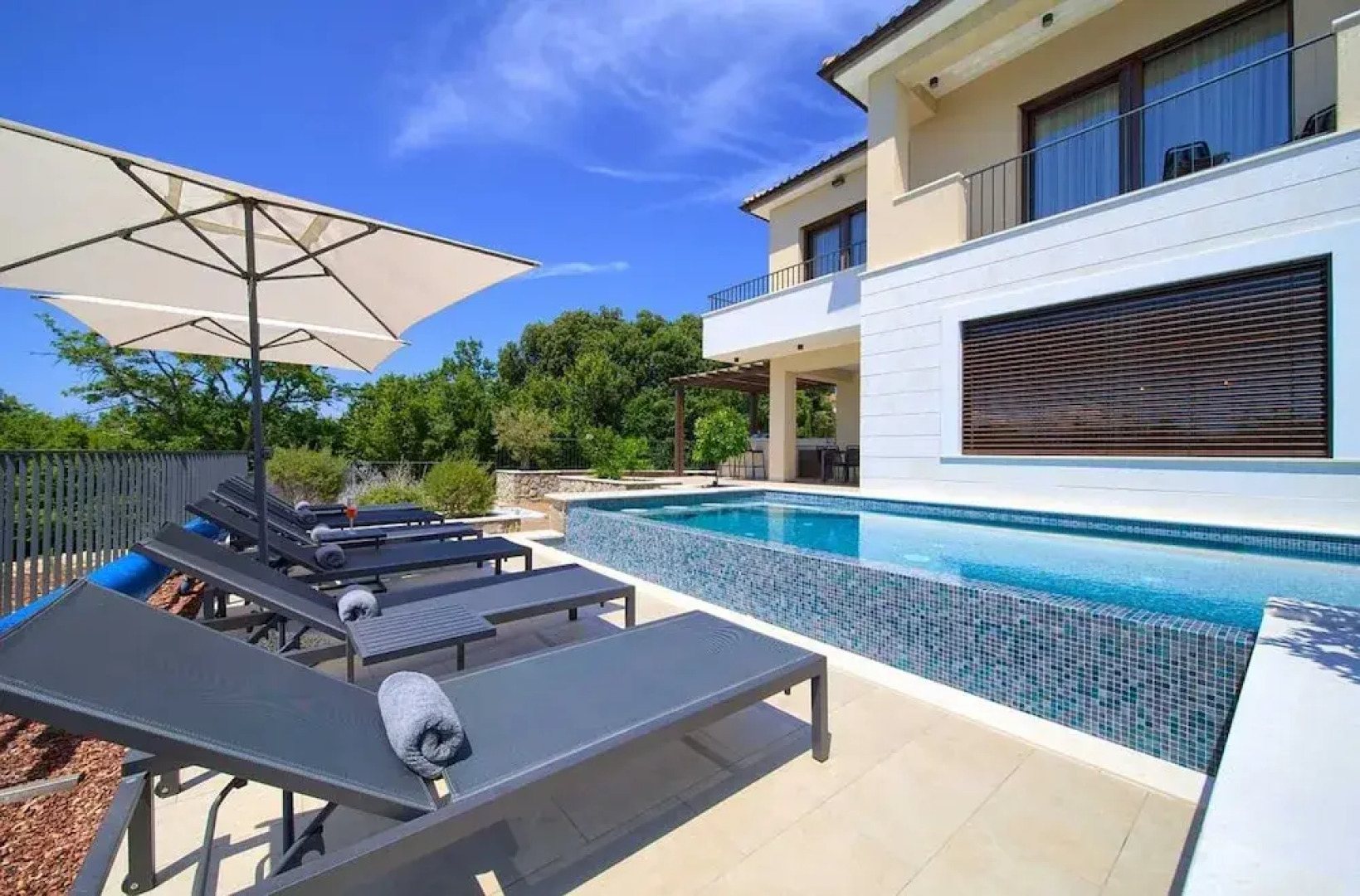 Villa Lady With Heated Pool Jacuzzi and Sauna