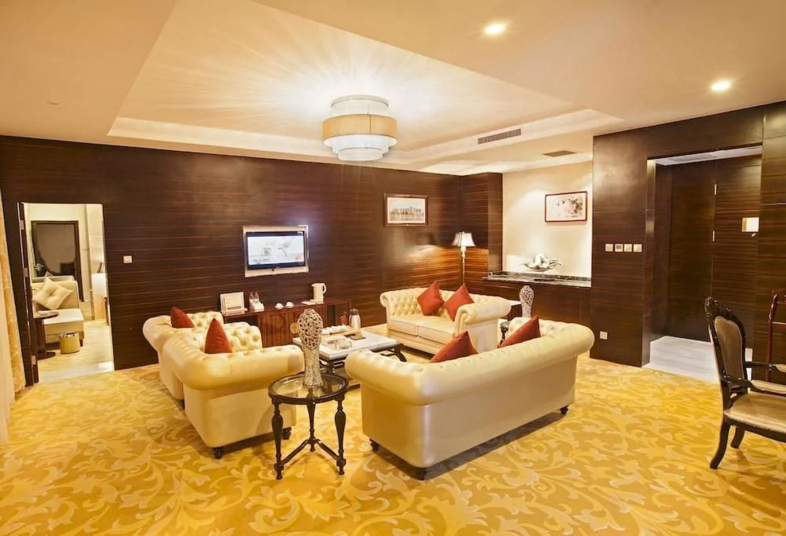 Huangjingang Holiday Hotel