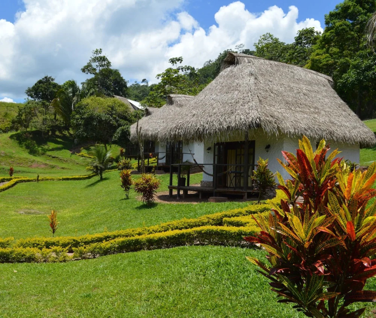 Sauce Lodge Laguna Azul