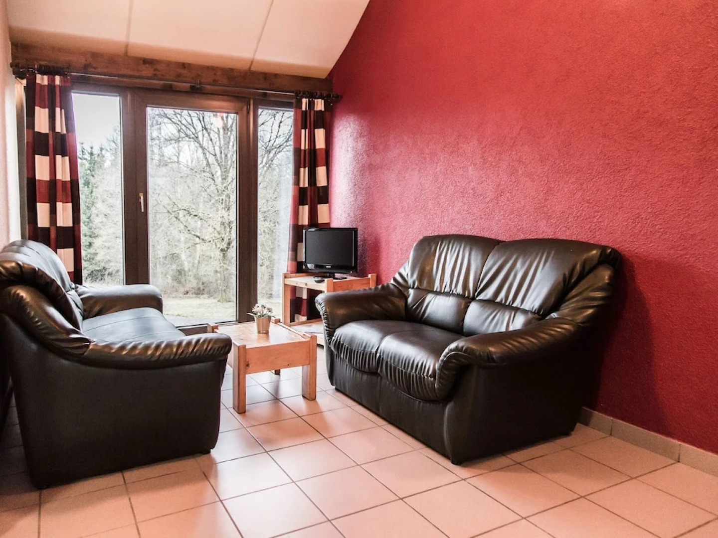 Tidy holiday home with a terrace located in the Ourthedal