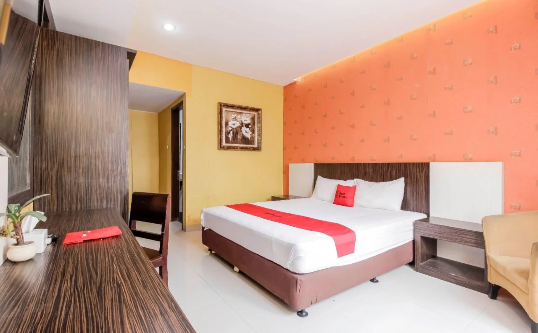 RedDoorz Near Pasar Pagi Cirebon