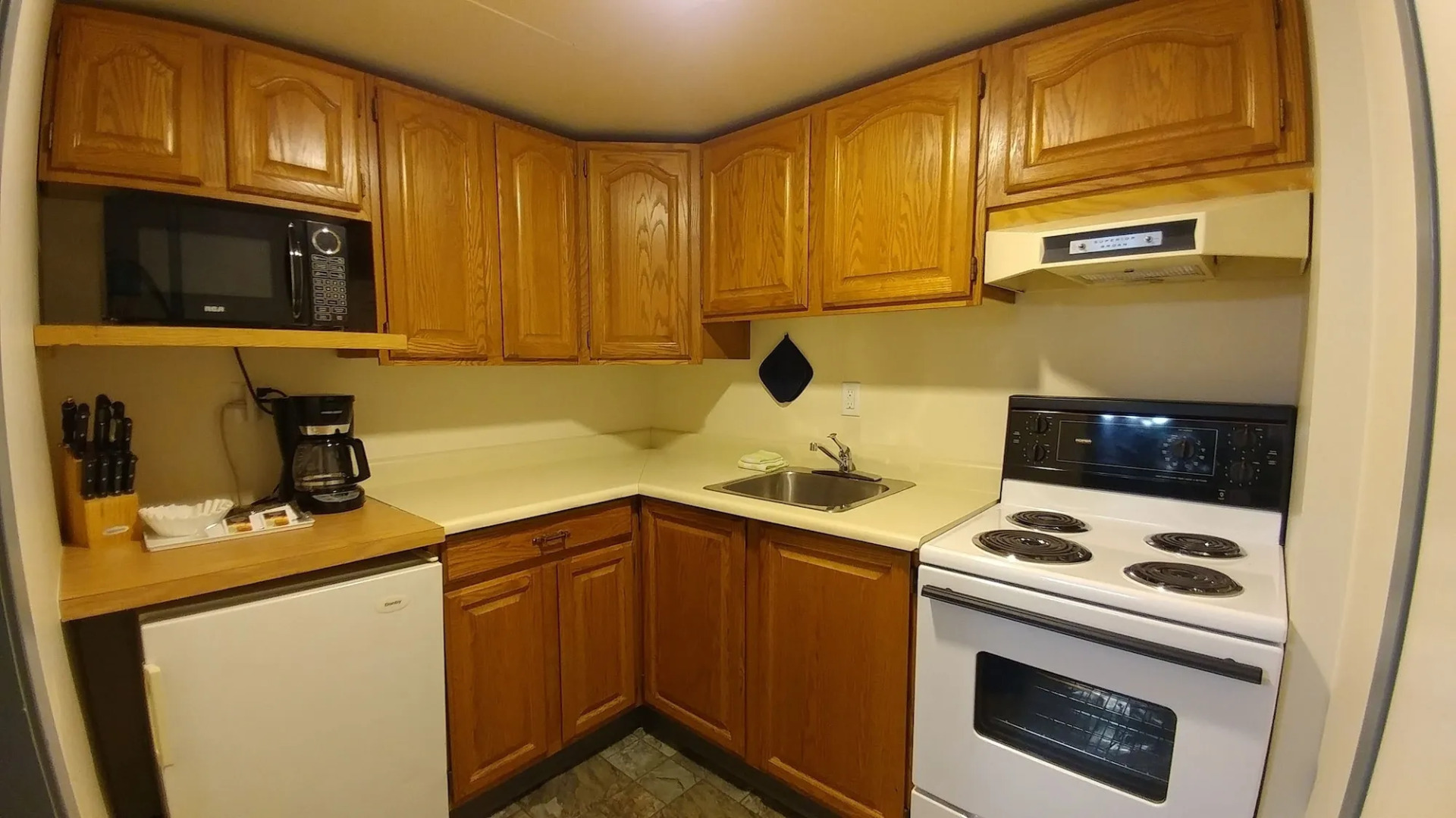 Divya Sutra Plaza and Conference Centre, Vernon, BC