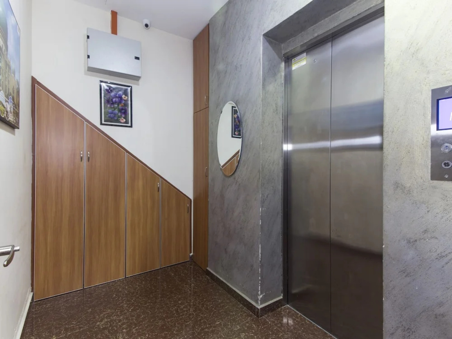 OYO 445 Charisma Hotel