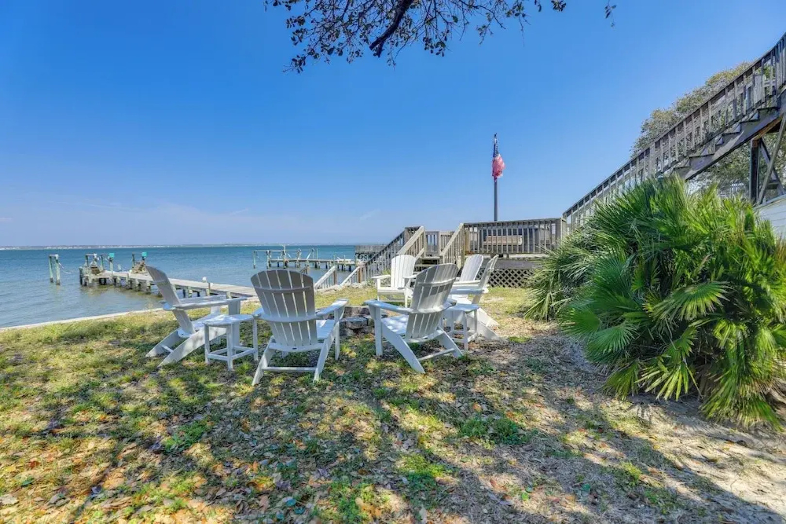 Waterfront Emerald Isle Home w/ Dock Access!