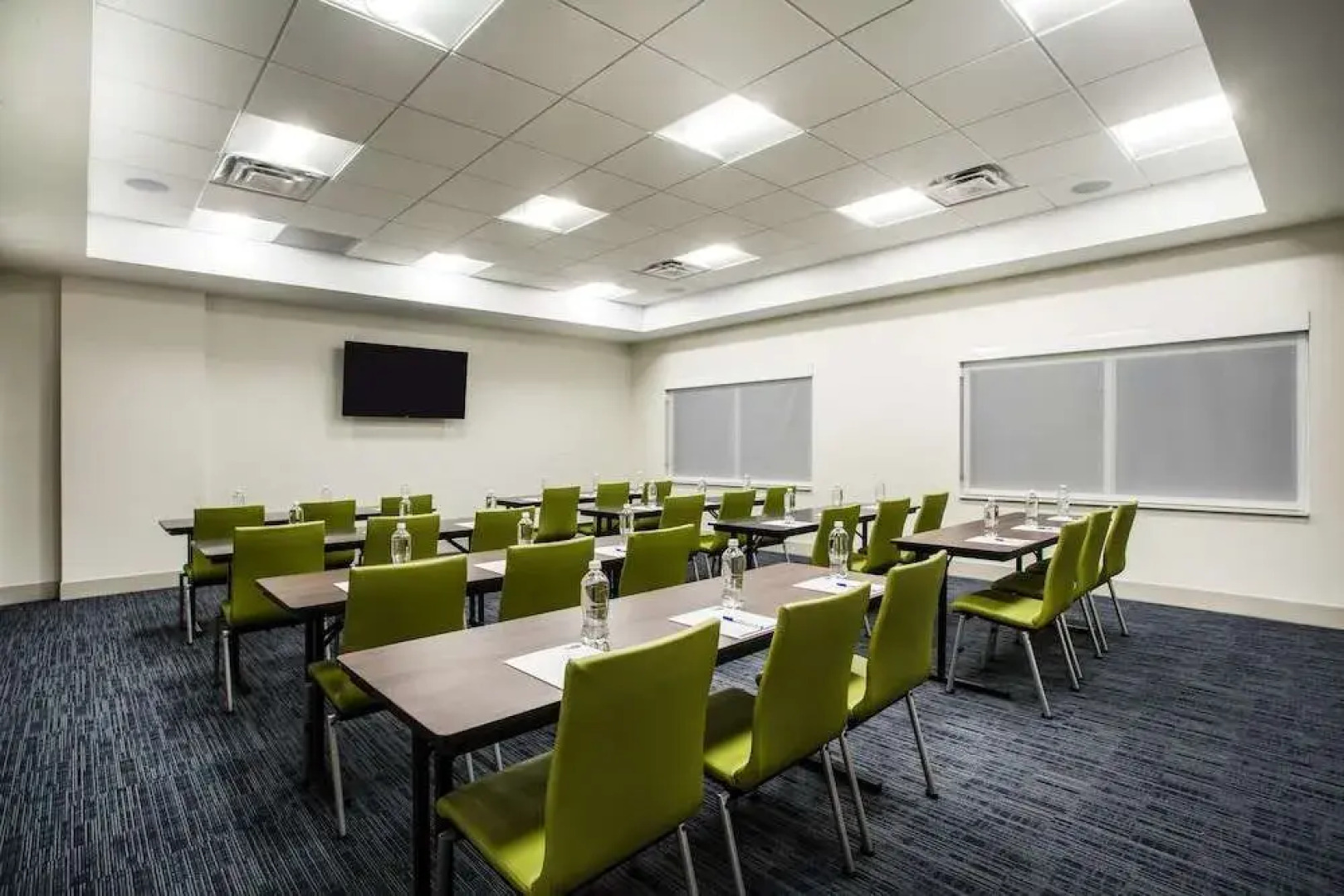 Holiday Inn Express & Suites Queensbury Lake George Area