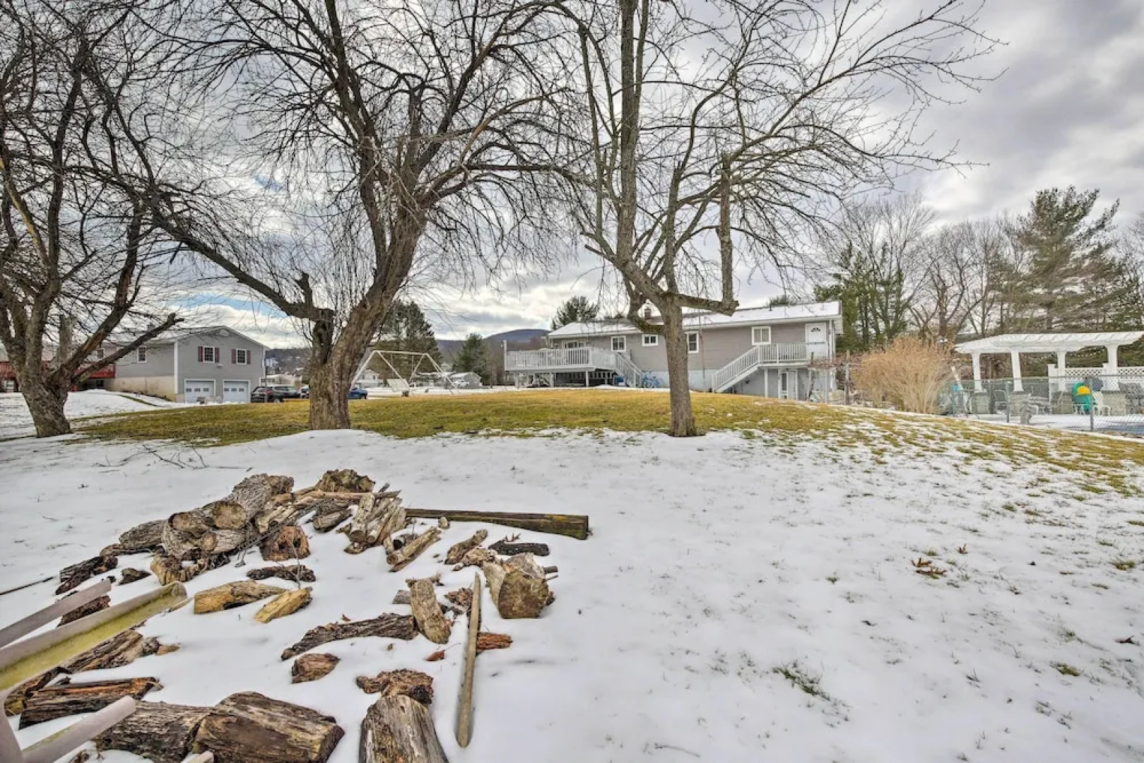 Pet-friendly Hopewell Junction Apt w/ Grill!