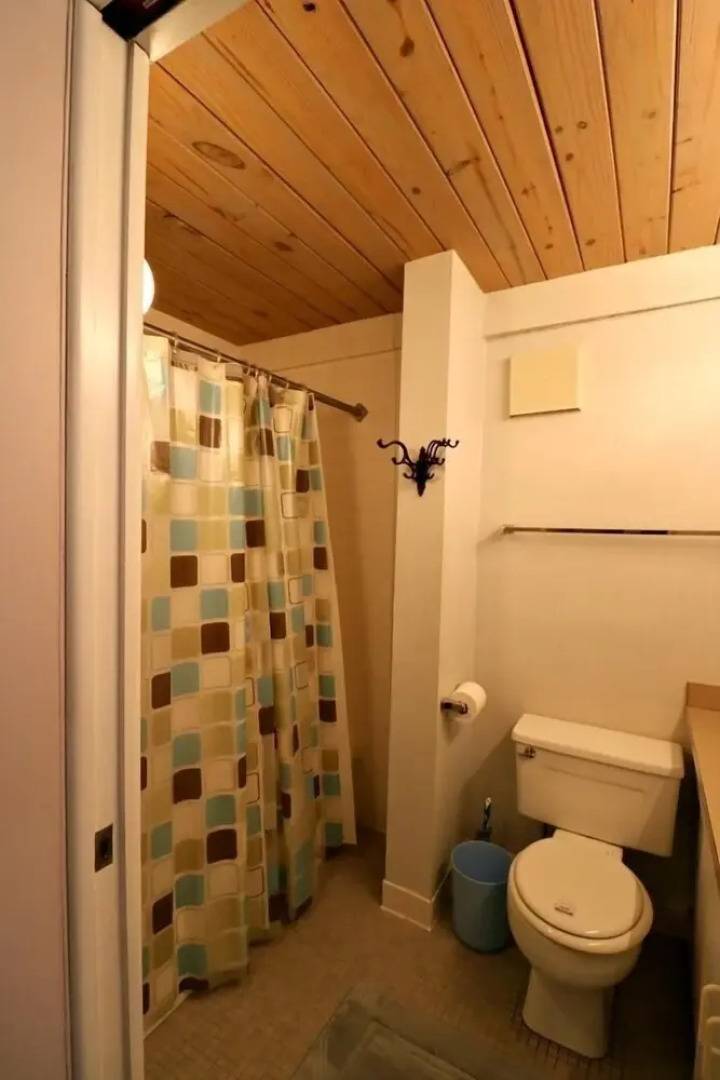 Arcade 15 2 Bedroom Condo by Redawning