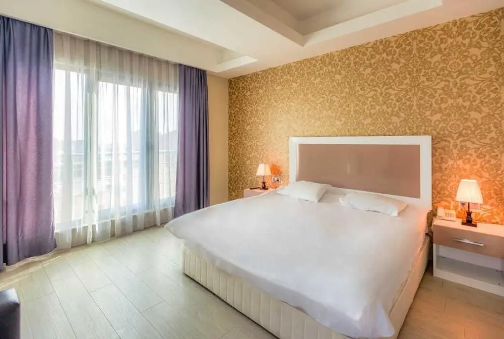Diplomat Suites