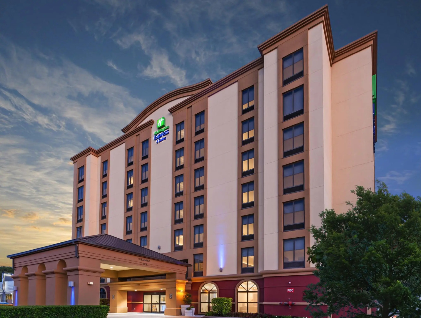 Holiday Inn Express & Suites Houston - Memorial Park Area by IHG