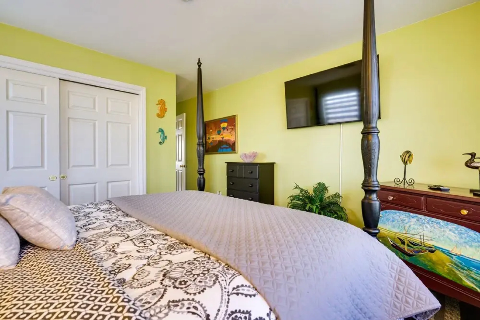 New Jersey Home - Deck, Grill & Walkable to Beach!