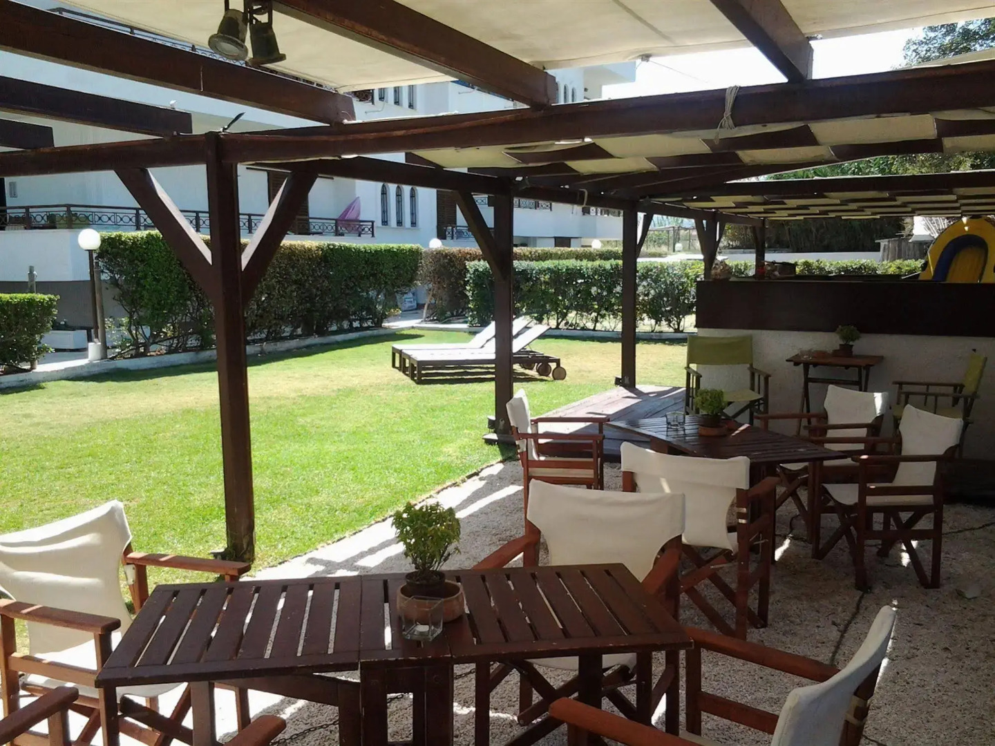 Chris Studios & Apartments