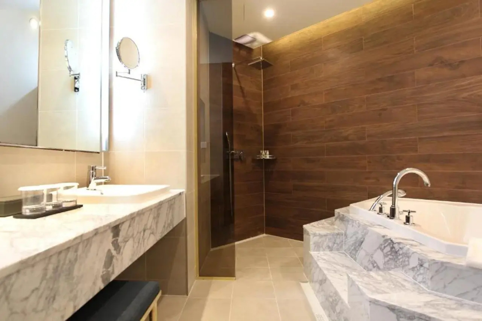 Centum Premier Hotel