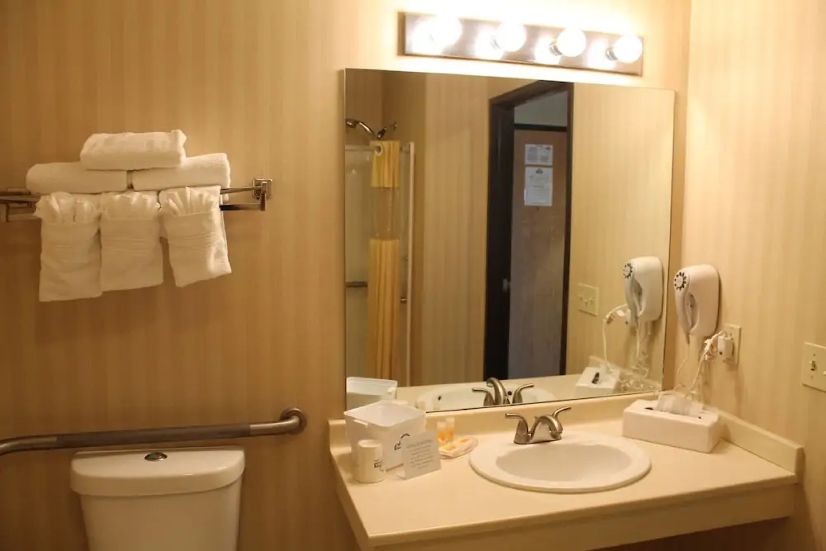 Days Inn & Suites Bridgeport - Clarksburg