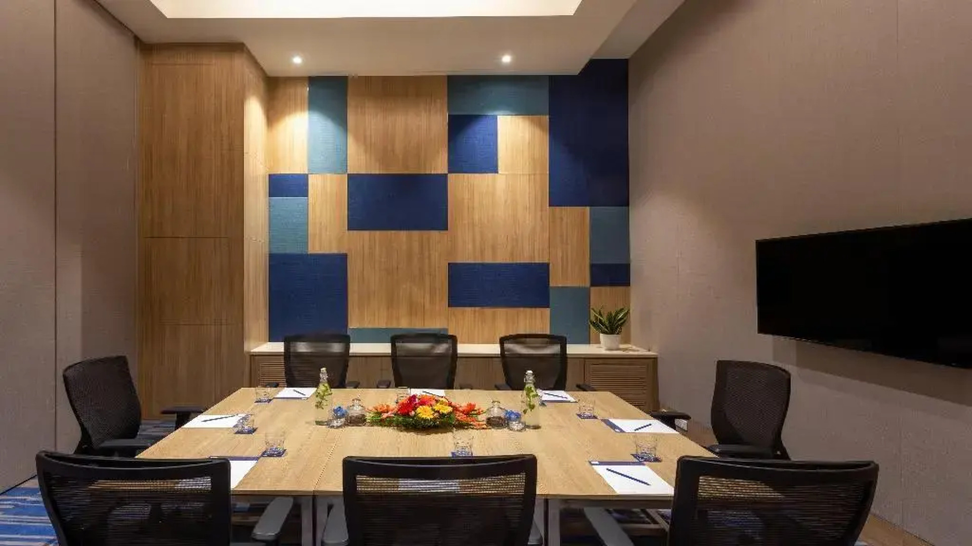 Holiday Inn Express & Suites Bengaluru Old Madras Road by IHG