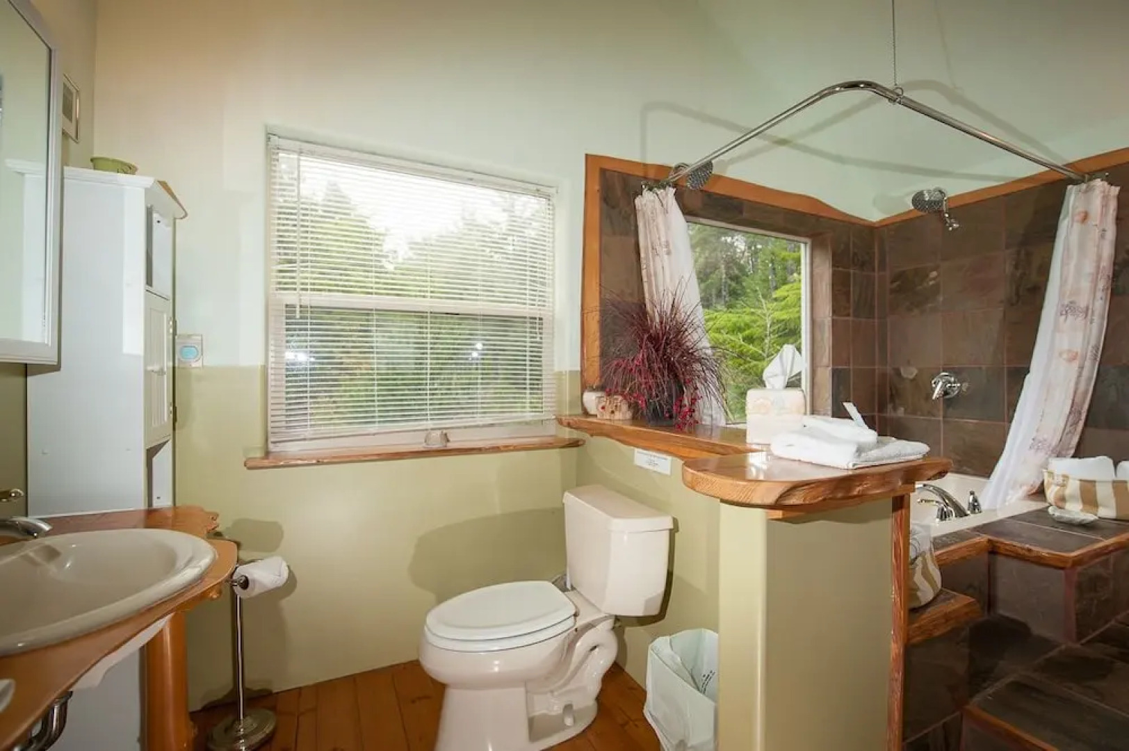 Dream Sea 3 Br cabin by RedAwning