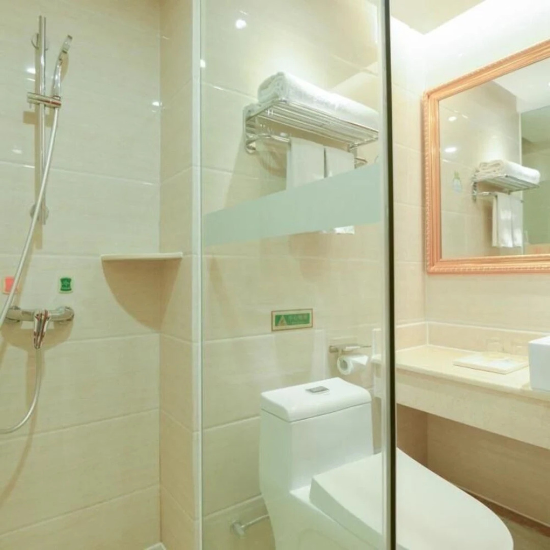 Vienna Hotel Guigang Central Square