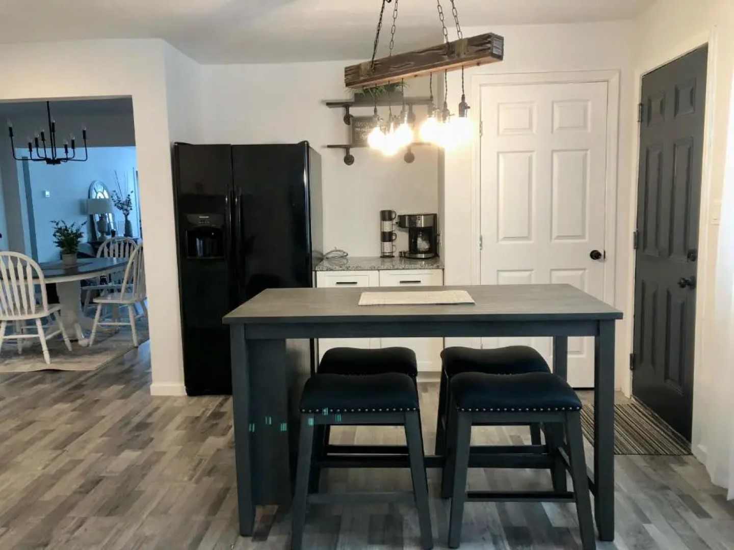 Newly Renovated, Modern 3 Bedroom 2 Bath Farmhouse in the City