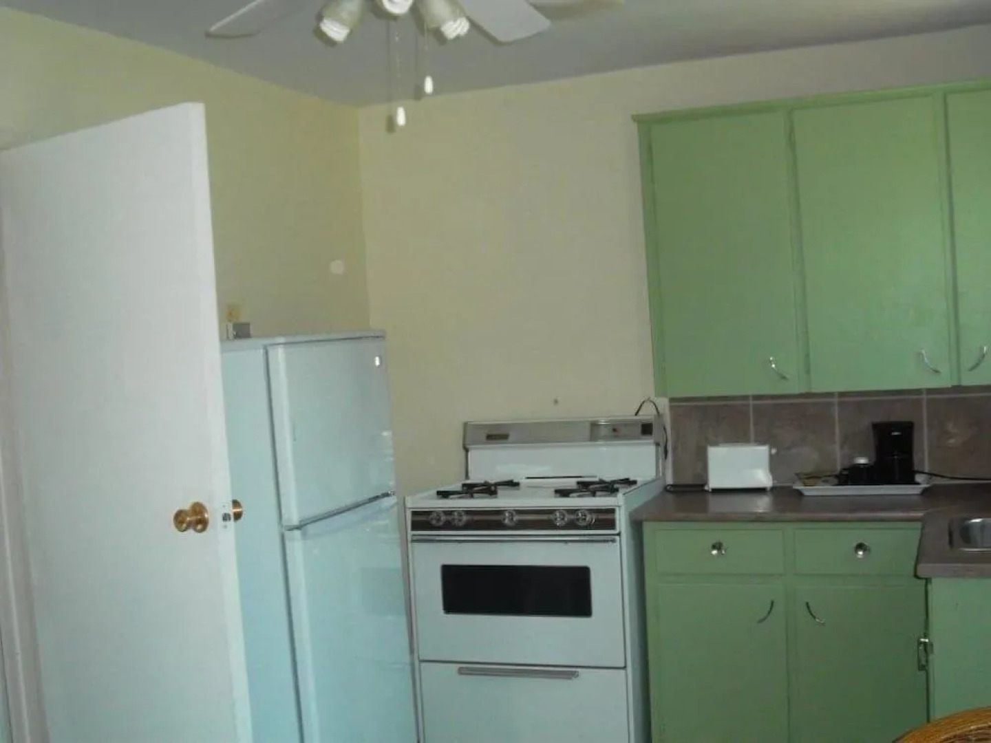 Anchor Motel and Suites