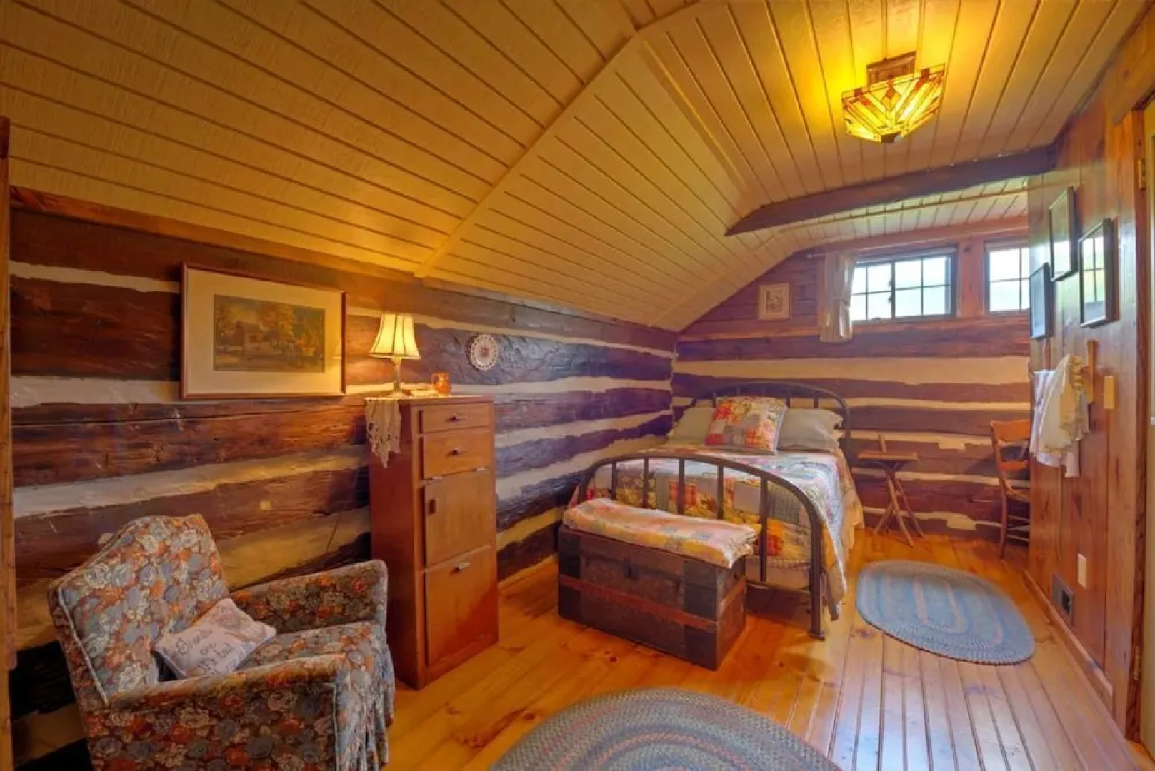 Lone Pine Lodge - 2 Br Cabin