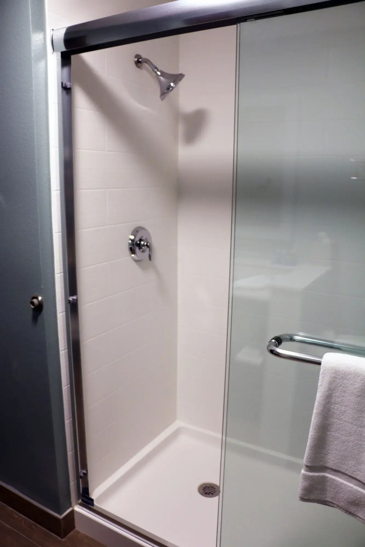 Holiday Inn Express & Suites Hendersonville SE - Flat Rock