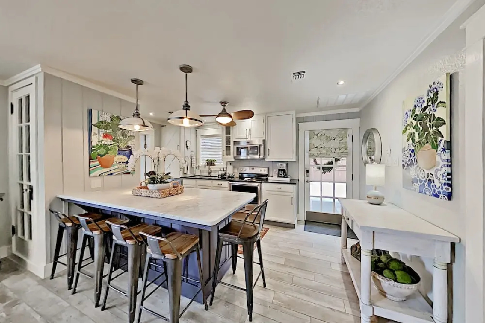 Charming W/ Chic Decor -- Walk To Downtown 3 Bedroom Home