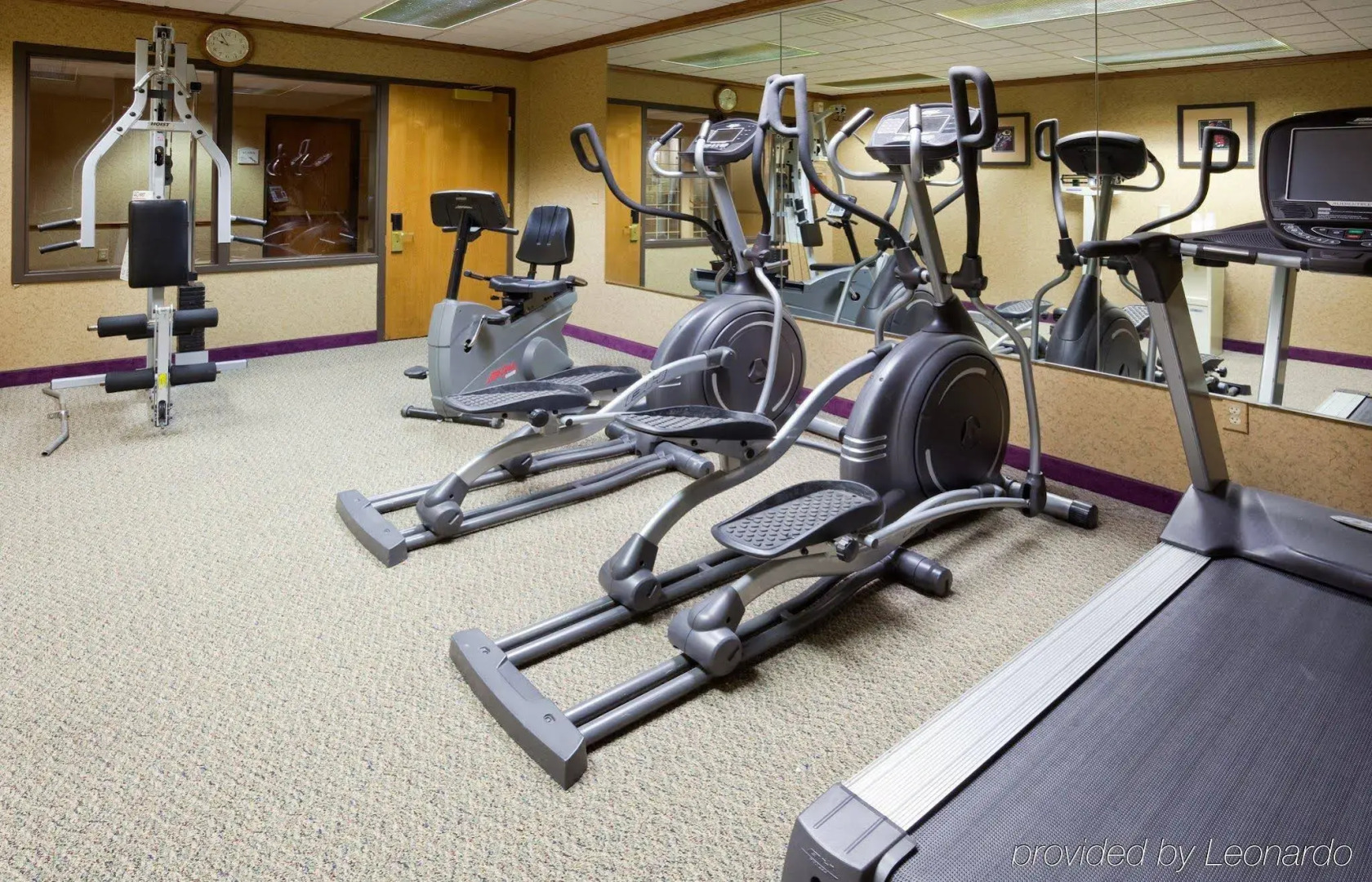 Holiday Inn Express Hotel & Suites Oshkosh by IHG