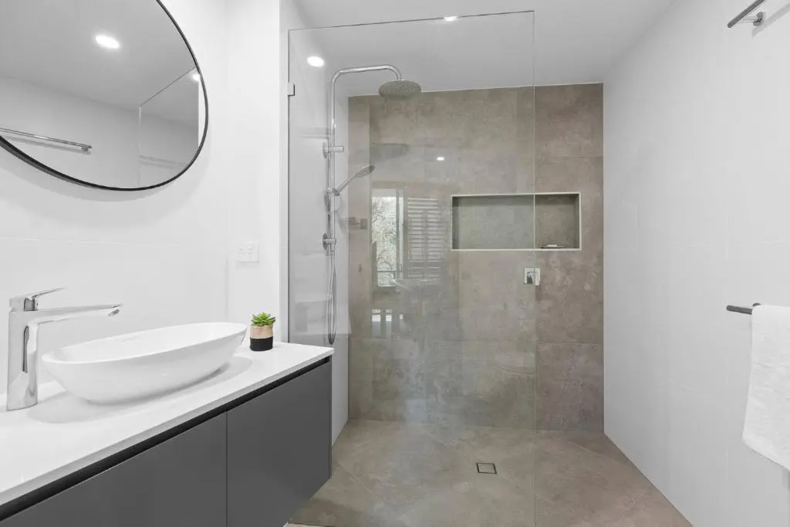 4 Trieste Central Apartment with a Backdrop of Lush Greenery