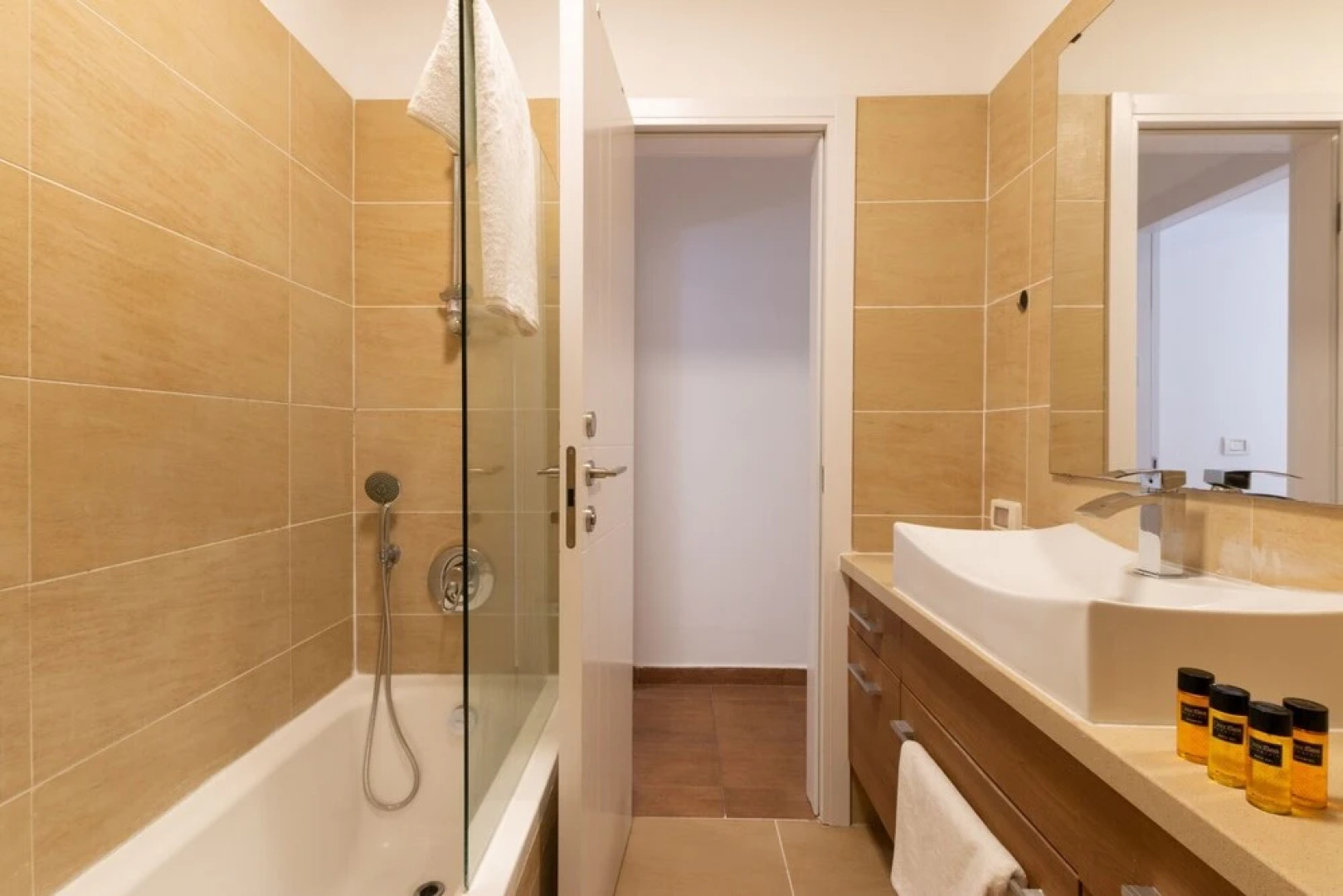 Huge Pampering Villa 5 BR with Jacuzzi