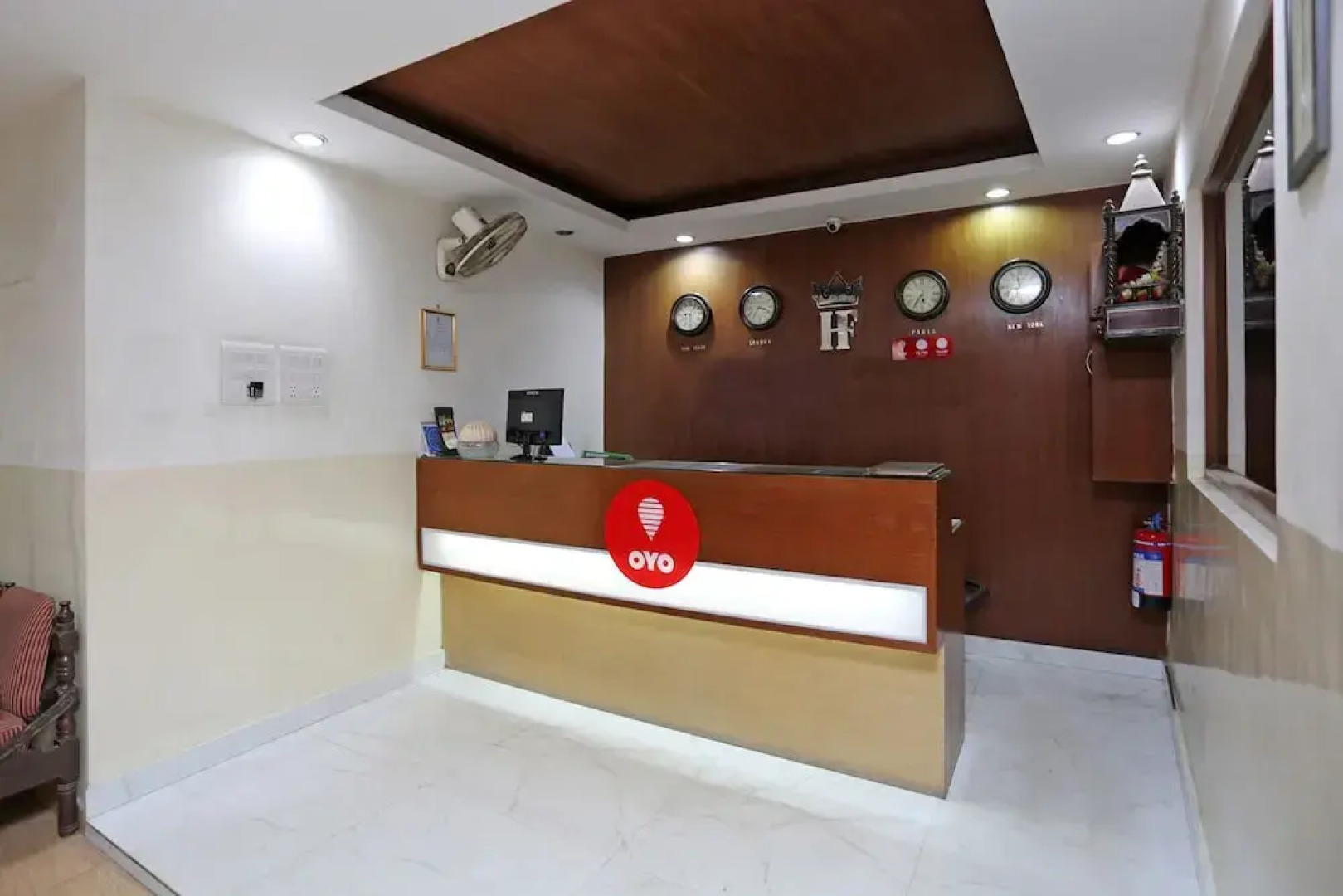 OYO Flagship 42717 Hotel Fort