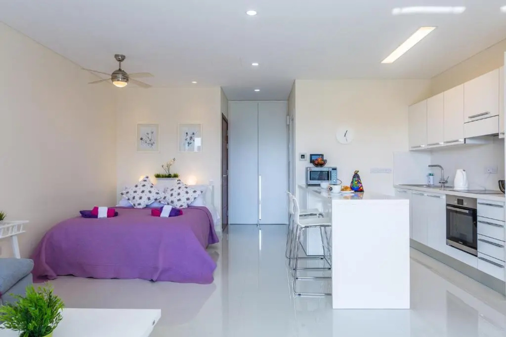 Carmencita Studio B14 with pool & gym