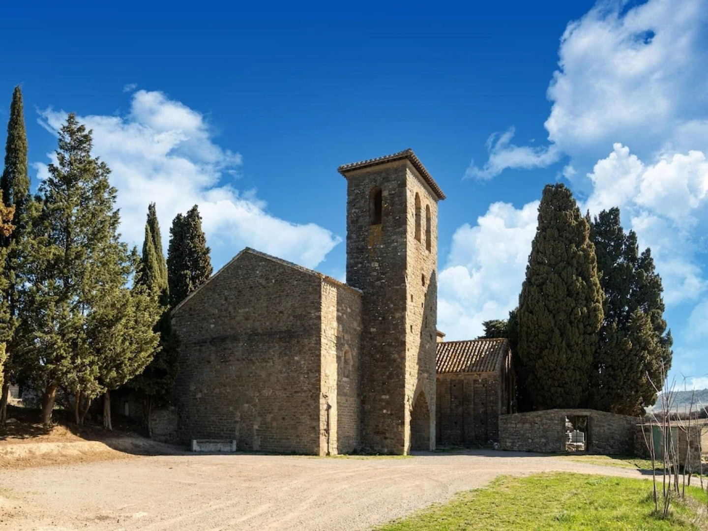 Villa in Montbrun With Pool and Mountain Views