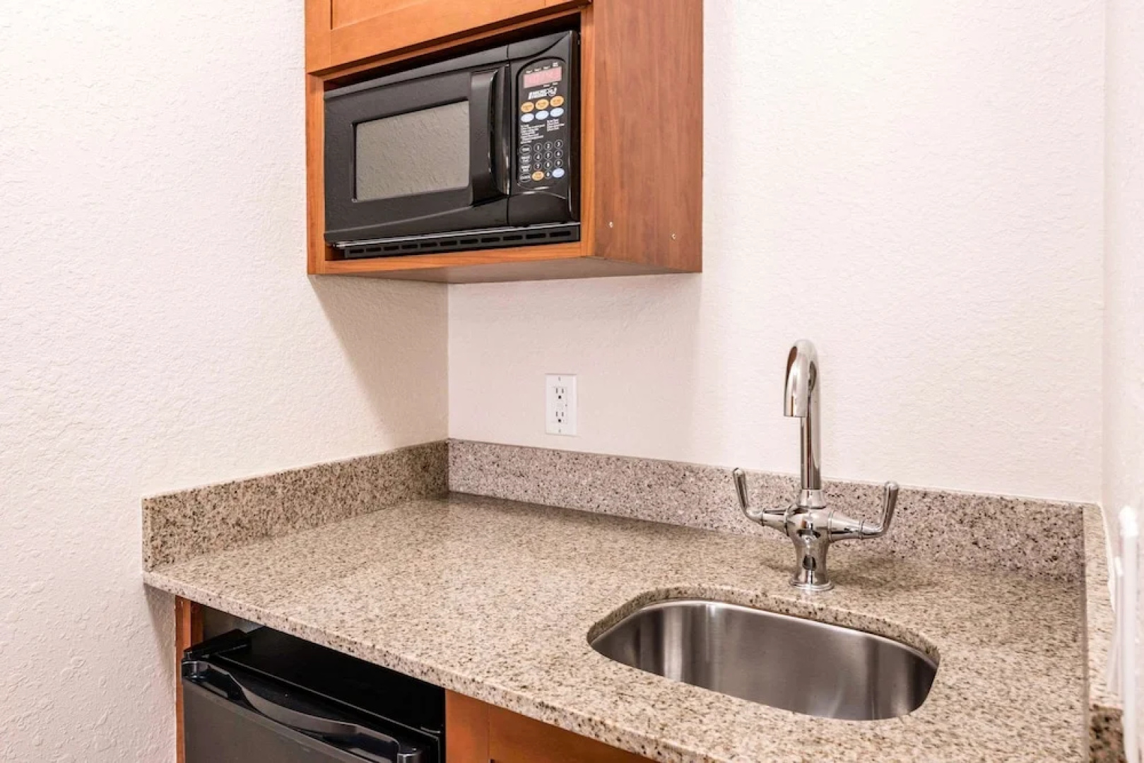 Rodeway Inn & Suites Fll Airport - Cruise Port