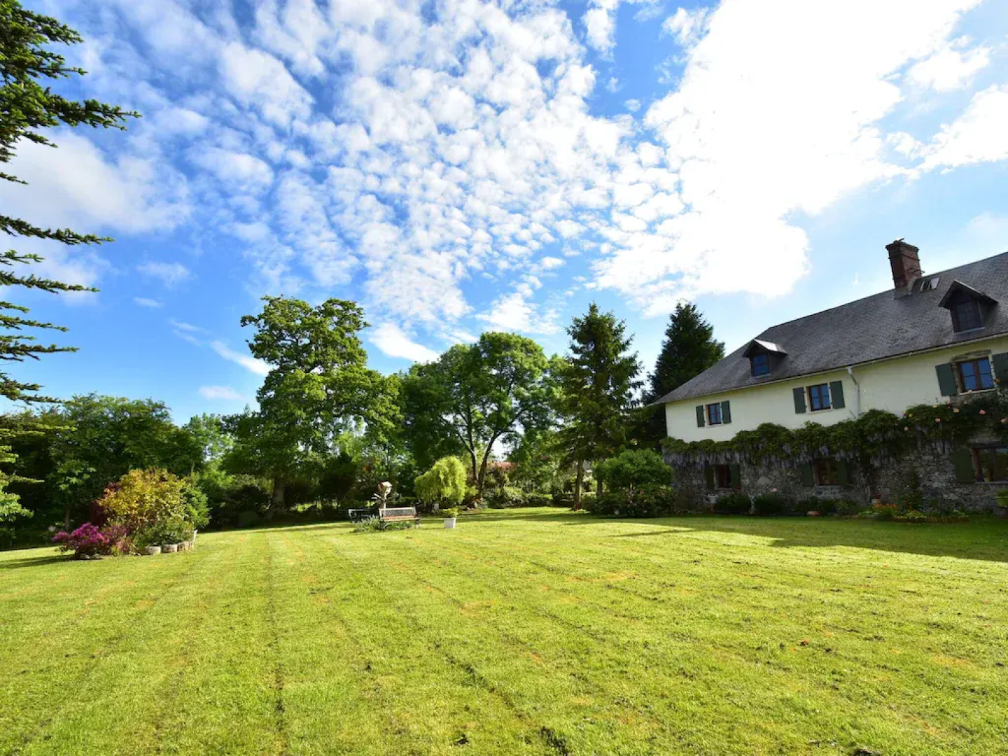 Typical Norman Farmhouse With Free Wifi, a Short Drive From the Coast