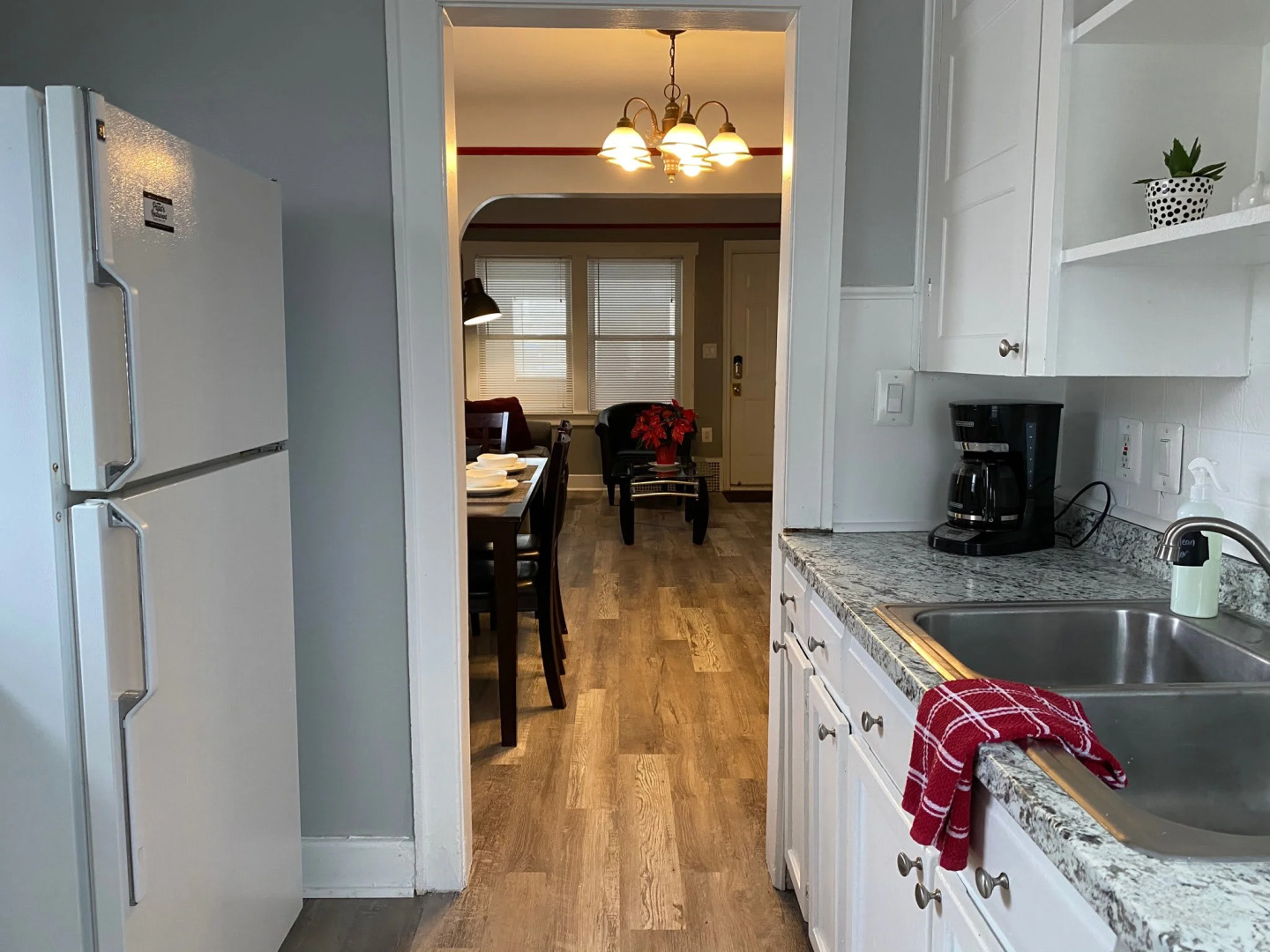 AutoManiac spot in the heart of Pontiac/3 beds 2 baths