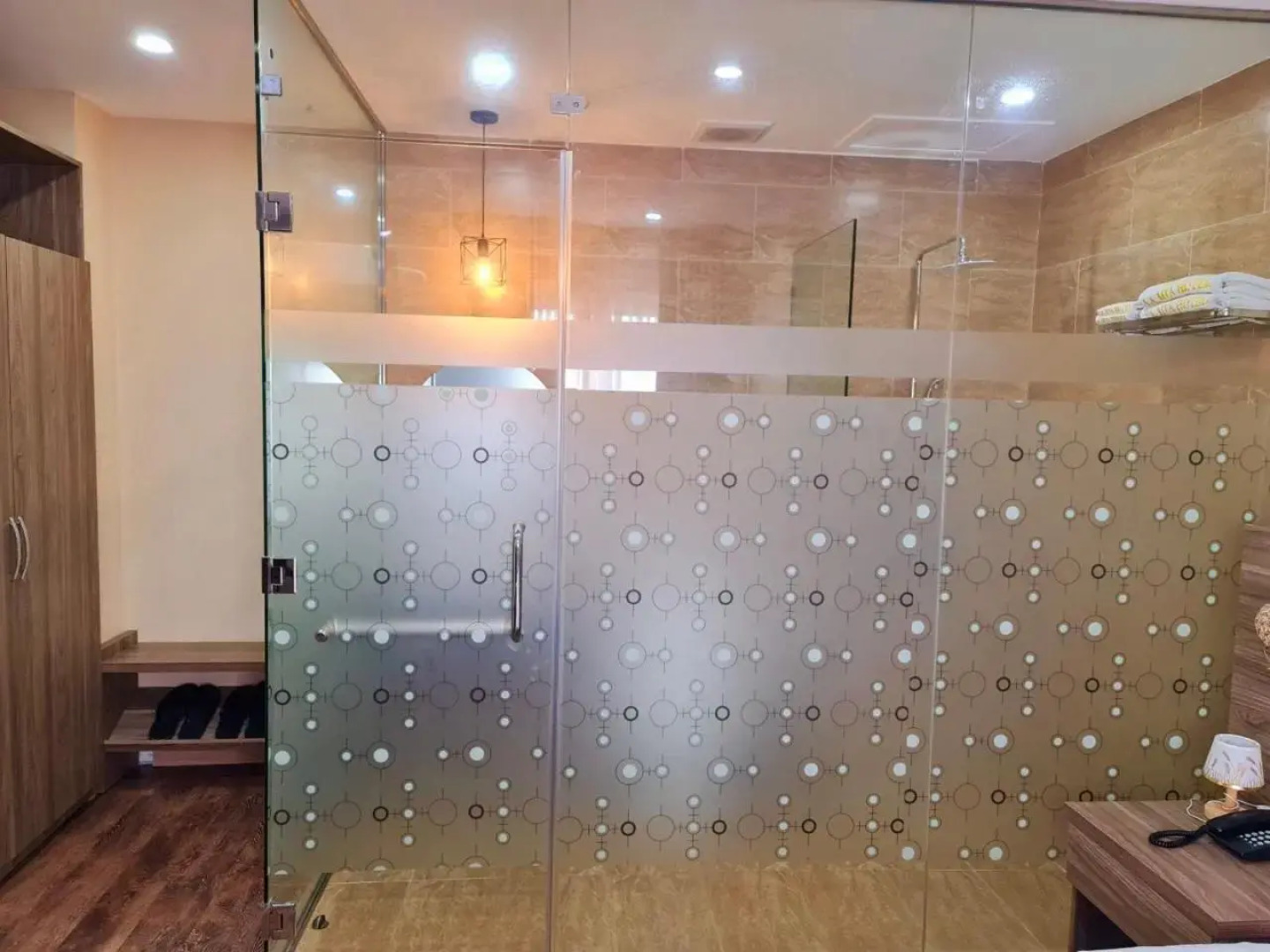 La Mia Lakeview Hotel