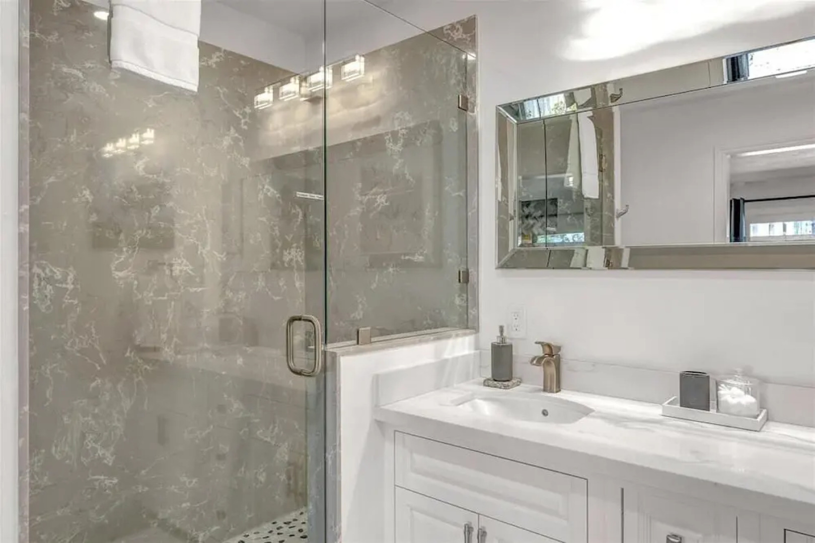 Pebble Beach Barking Seals - 5min Walk to the Beach!