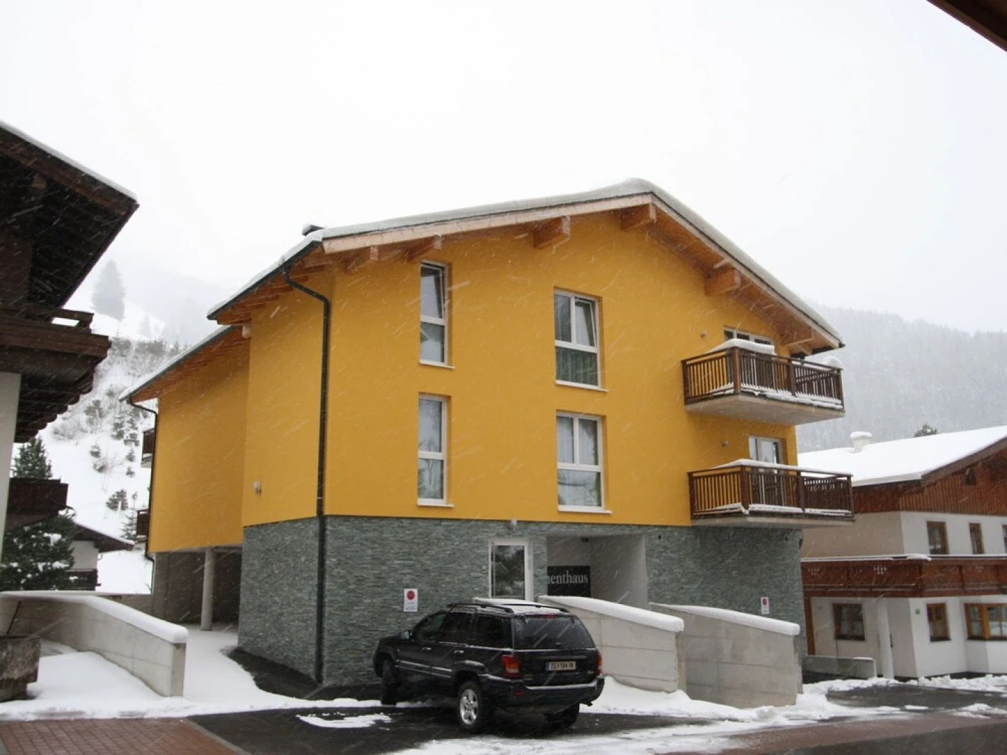 Contemporary Apartment With Ski Storage, Parking, Heating