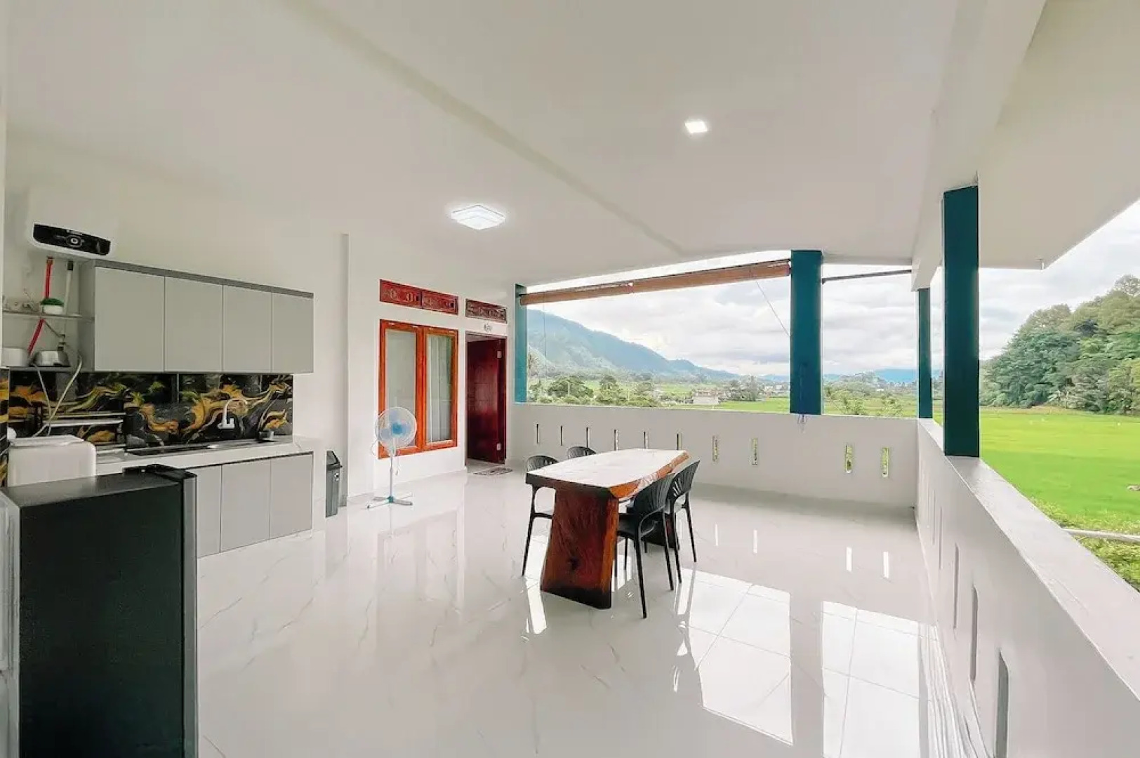 Simangande View & Resto By Helocus